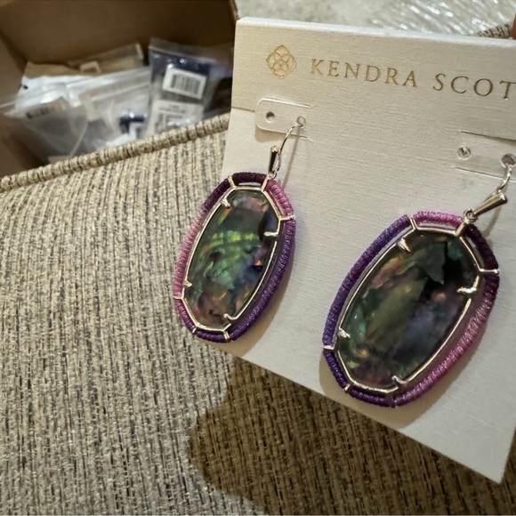 🎉LAST PIECE🎉Kendra Scott Threaded Elle Gold Drop Earrings - Picture 4 of 6